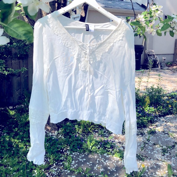 White boho cottagecore romantic long-sleeve blouse top - Picture 2 of 4